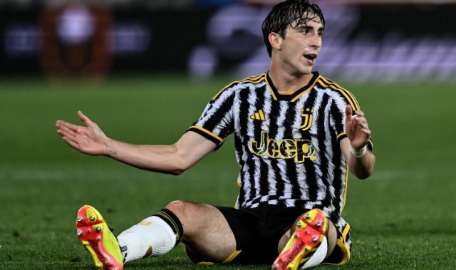 意媒：米雷蒂在尤文热身赛右腿屈肌受伤离场，可能影响到球员转会