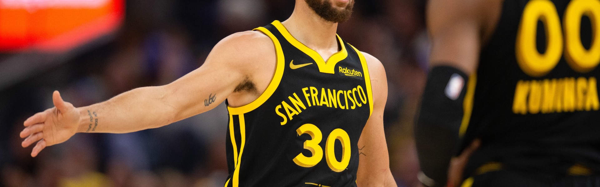 开云app-库里没有为库明加说话？微笑刺客：也许球员也认同科尔的看法