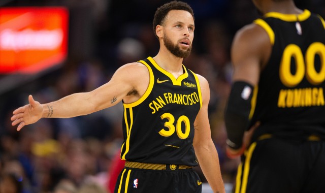 开云app-库里没有为库明加说话？微笑刺客：也许球员也认同科尔的看法